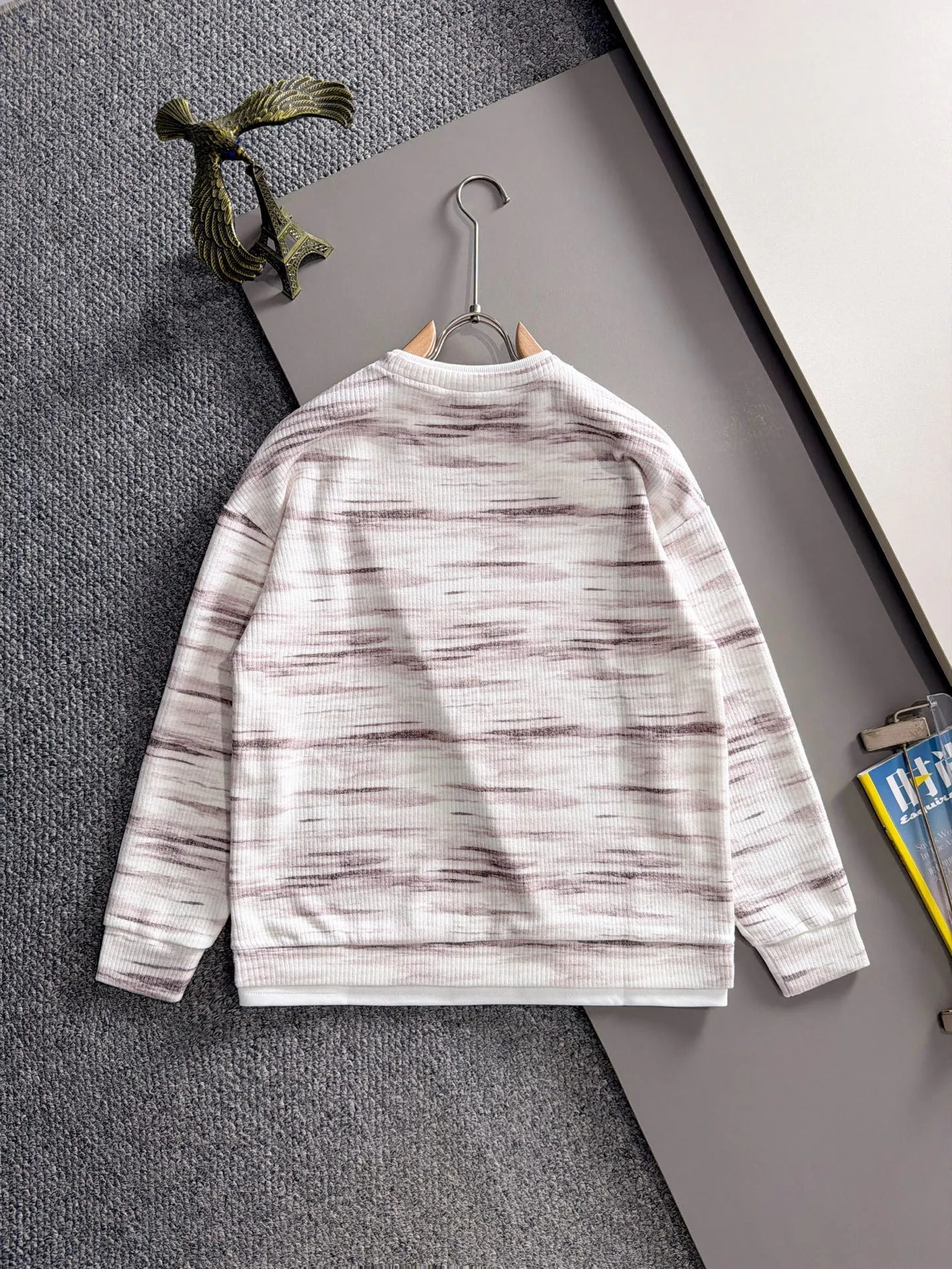 Meng Mouth 2026 long-sleeved sweatshirts for men and women Same Style. Many stars have the same style, the top original version. Feel free to compare🆚The fabric is custom-dyed and lightly sprayed and distressed. The fabric, material, and details are consistent with the original version. Special cotton and linen fabrics are used. The fabric cost is extremely expensive. It is twice as expensive as pure cotton materials. We will do better at all costs. Three standards are complete. The comparison between non-market products and our fabrics is very different. We only make the top version! Size: M-3XL